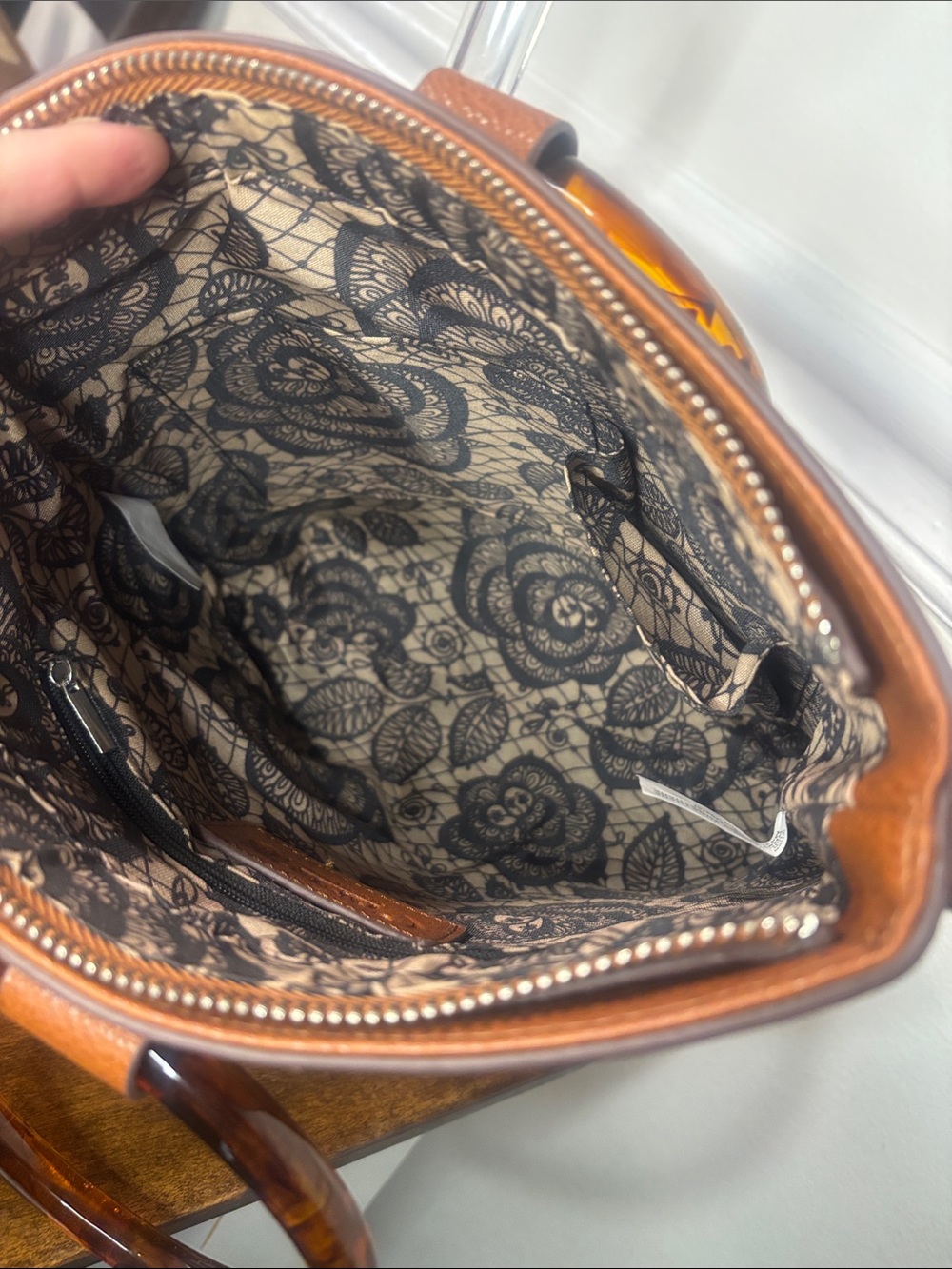 CARLOS SANTANA Tortoiseshell Handle Tan Crossbody Bag - Picture 10 of 16